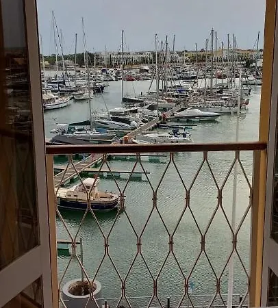 Marina De Nyaraló *